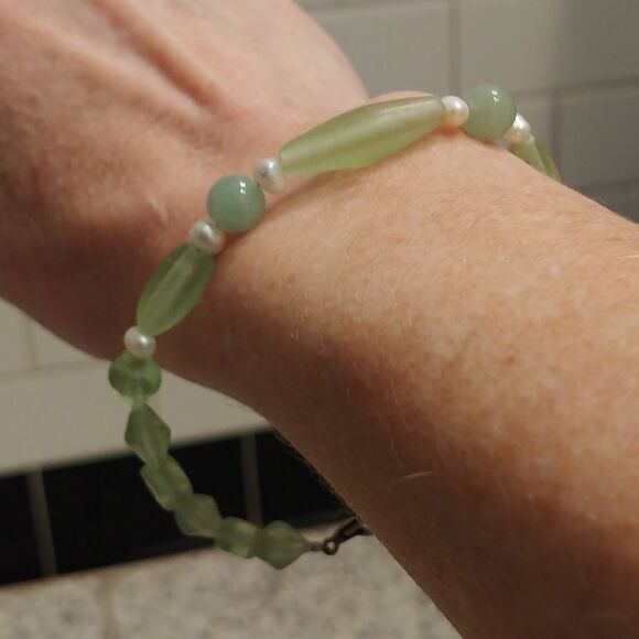 2 for $20 Green Glass Bead Bracelet - Picture 3 of 7